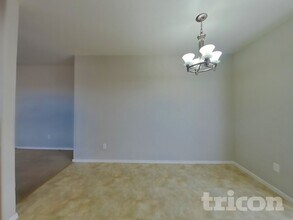 7711 Mariner Cove Dr in Reno, NV - Foto de edificio - Building Photo