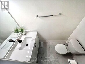 25 King George Way in Bowmanville, ON - Building Photo - Building Photo