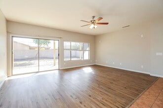5305 S 52nd Dr in Phoenix, AZ - Building Photo - Building Photo