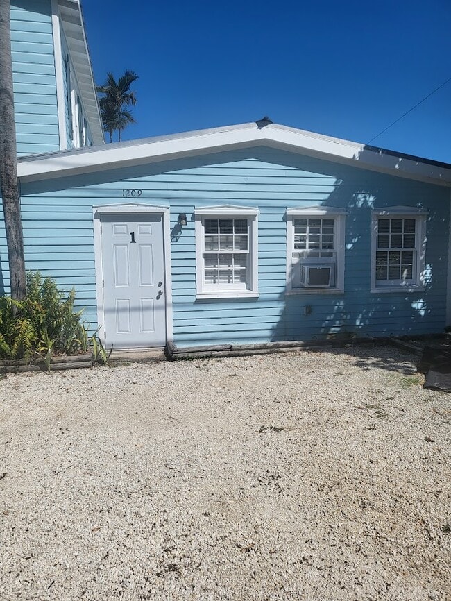 1209 William St, Unit 1