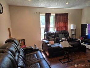11 Newburgh Dr in Edison, NJ - Building Photo - Building Photo