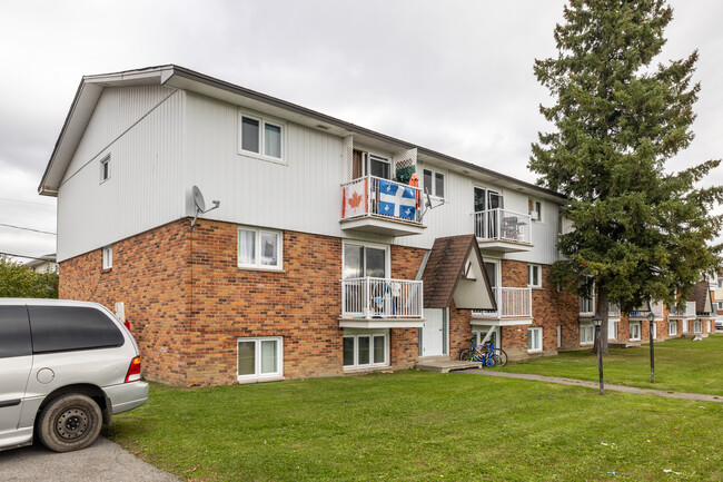 404-408 De La Cite-Des-Jeunes Boul in Gatineau, QC - Building Photo - Building Photo