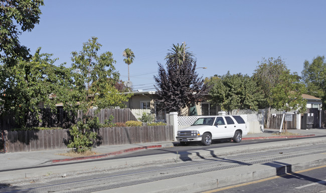 535 Chestnut St in Redwood City, CA - Building Photo - Building Photo