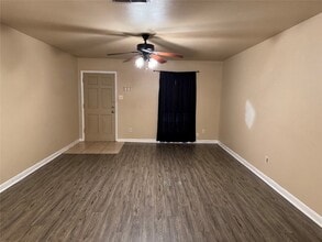 609 Sunset Ln in Alvin, TX - Building Photo - Building Photo