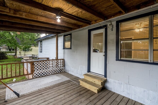 503 Carrell St in Tomball, TX - Building Photo - Building Photo