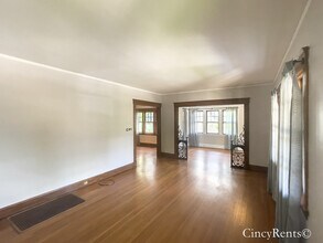 1220 Paxton Ave in Cincinnati, OH - Building Photo - Building Photo