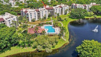 1915 Lavers Cir in Delray Beach, FL - Building Photo