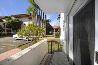 9394 SW 77th Ave in Miami, FL - Building Photo - Building Photo