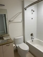 47 SE Sedona Cir, Unit 101 in Stuart, FL - Foto de edificio - Building Photo