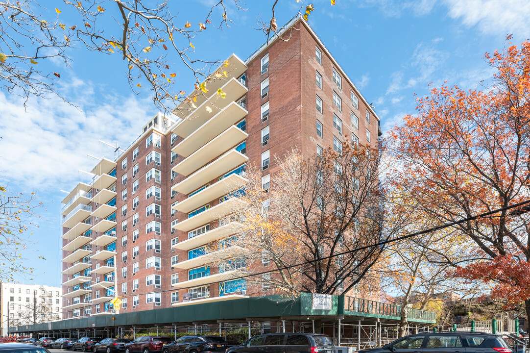 Mayflower Terrace in Bronx, NY - Building Photo