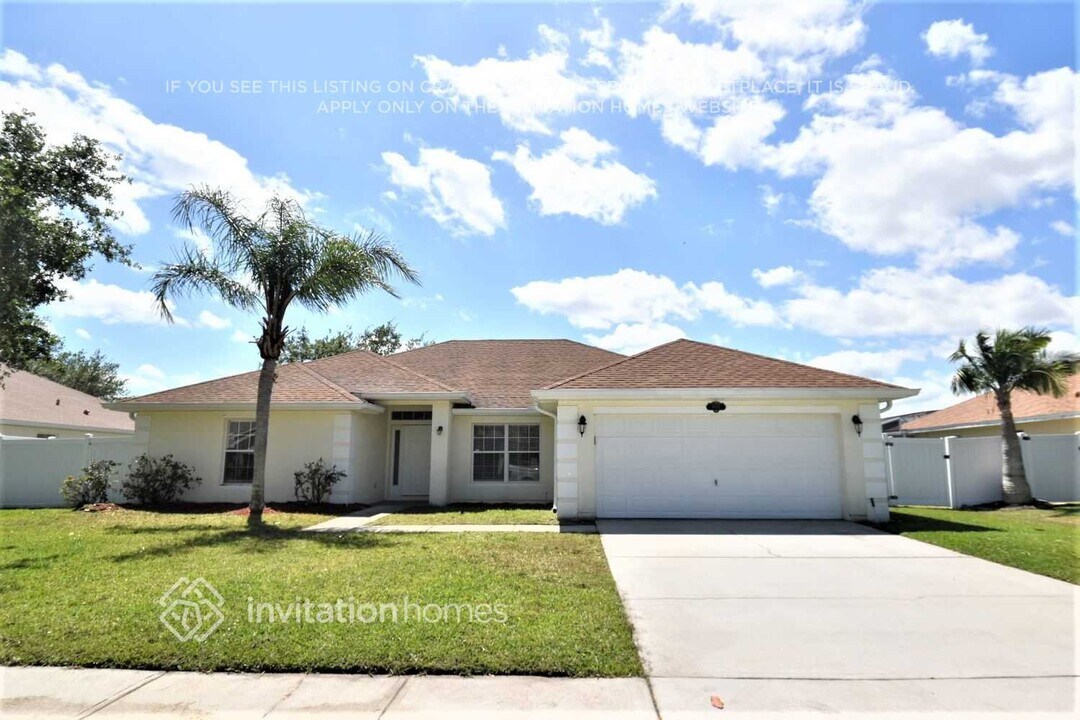 1085 Kingfisher Way in Rockledge, FL - Foto de edificio