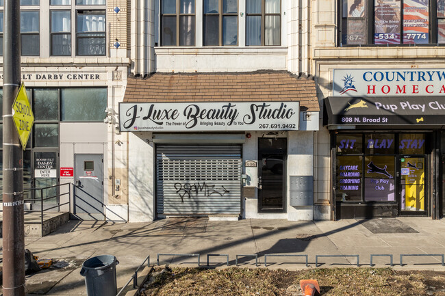 806 N Broad St in Philadelphia, PA - Foto de edificio - Building Photo