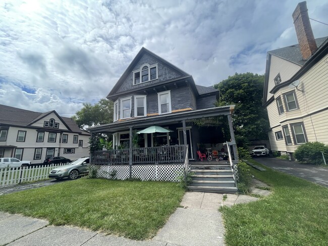 122 W Borden Ave