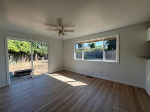 2676 Upper Dr in Medford, OR - Building Photo - Building Photo