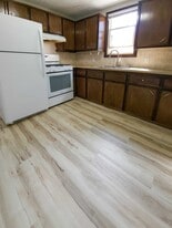 1027 35th St SW in Wyoming, MI - Building Photo