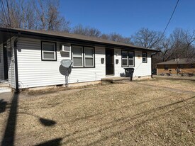 1411 Lowe St in Columbia, MO - Building Photo