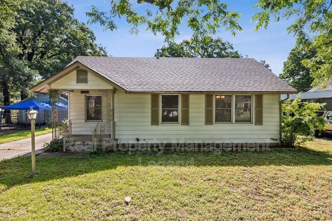 property at 2006 Oakwood St