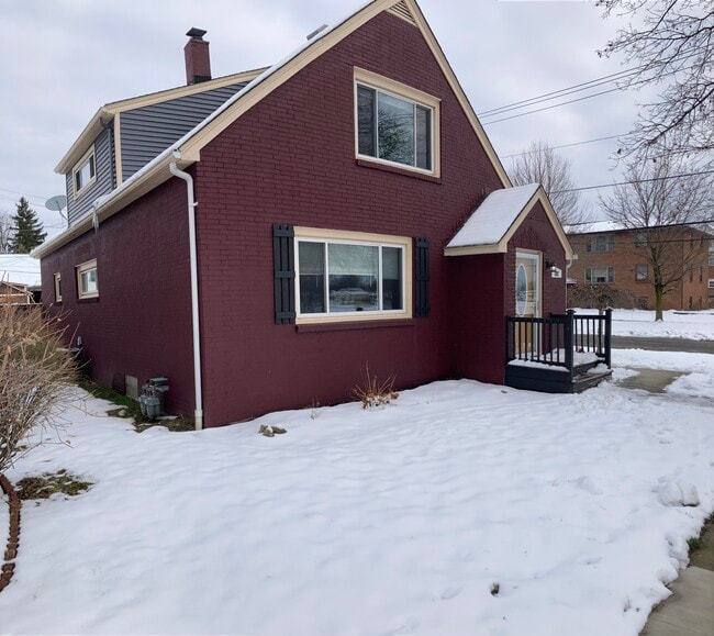 592 Dorrance Ave, Unit Lower in Buffalo, NY - Foto de edificio - Building Photo