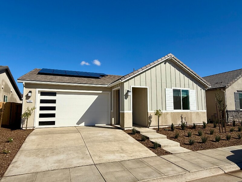 1641 Bloom Ave in Clovis, CA - Building Photo