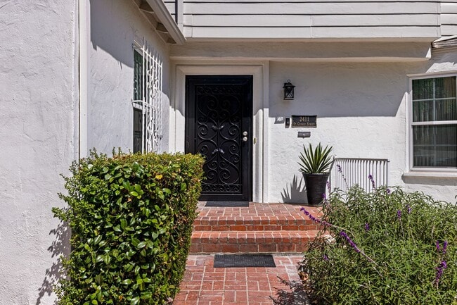 2411 St George St in Los Angeles, CA - Building Photo - Building Photo