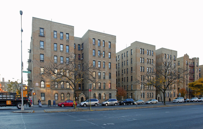 2720 Grand Concourse in Bronx, NY - Foto de edificio - Building Photo