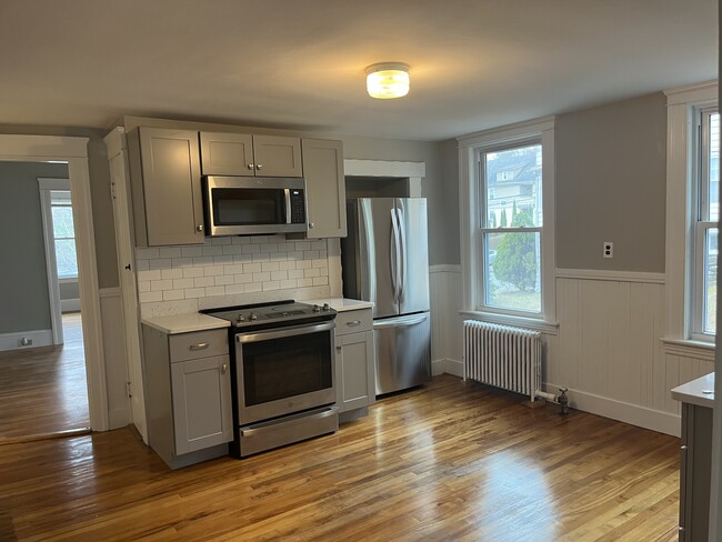 81 Brantwood Rd, Unit 2 in Worcester, MA - Foto de edificio - Building Photo