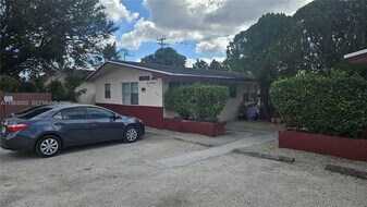 6204 Dewey St in Hollywood, FL - Building Photo