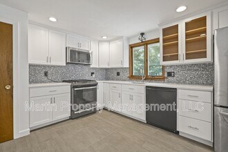 86 Milton St in Waltham, MA - Foto de edificio - Building Photo