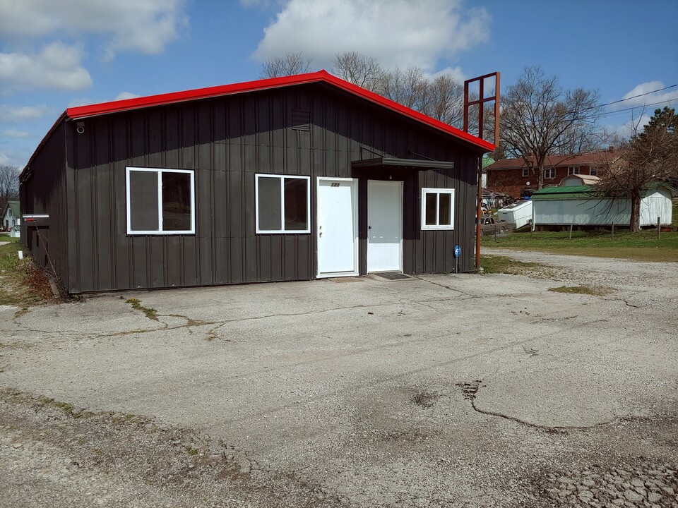 121 Calvert St in Stamping Ground, KY - Building Photo