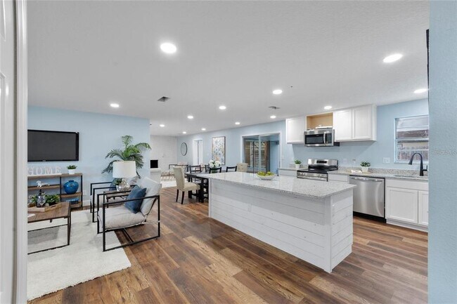 738 Baywood Ln in South Daytona, FL - Foto de edificio - Building Photo