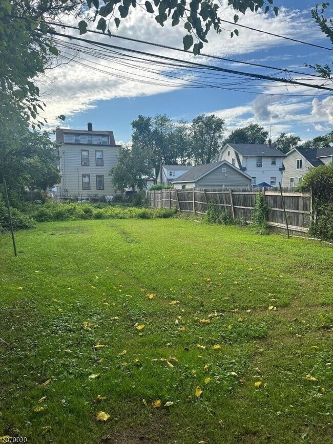 61 Sunnyside Terrace in East Orange, NJ - Building Photo - Building Photo