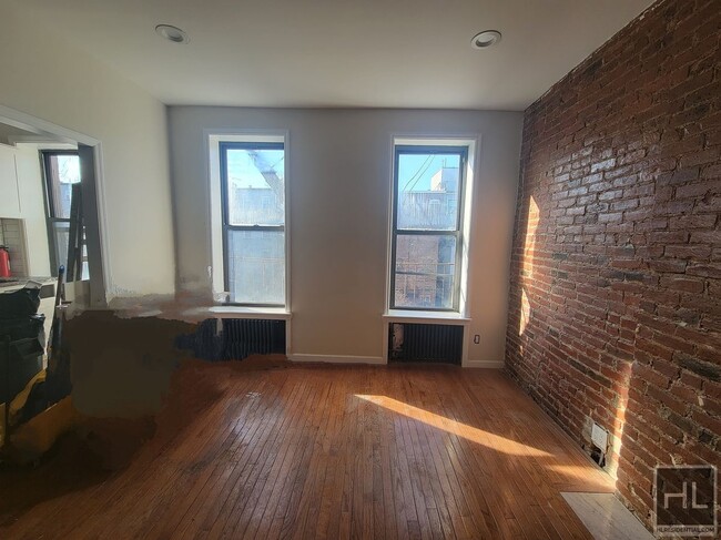 366 Macon St, Unit 2 in Brooklyn, NY - Building Photo - Building Photo