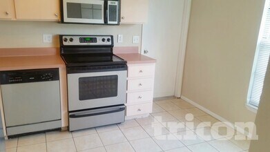 1060 Bannock Terrace, Unit 25 in Deltona, FL - Building Photo - Building Photo