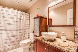 4800 N Stanton St in El Paso, TX - Foto de edificio - Building Photo