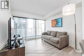 17-1517 Bathurst St in Toronto, ON - Building Photo - Building Photo