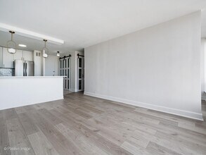 5445 N Sheridan Rd in Chicago, IL - Foto de edificio - Building Photo