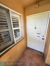 724 NW 92nd Ave in Plantation, FL - Foto de edificio - Building Photo
