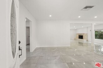 6660 Balcom Ave in Los Angeles, CA - Building Photo - Building Photo