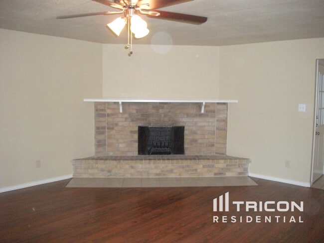 9215 Sophora Dr in Dallas, TX - Foto de edificio - Building Photo