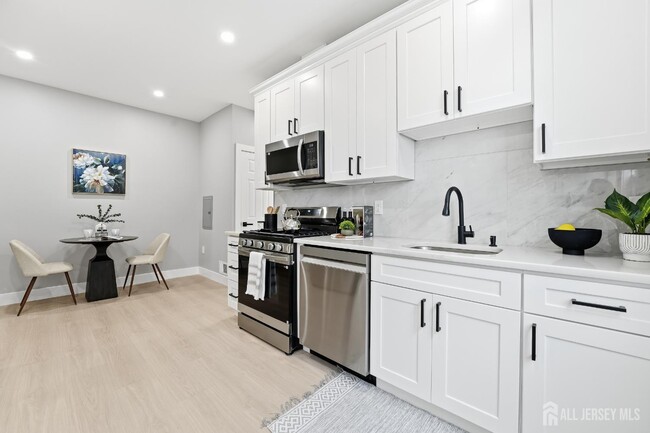 214 Montgomery St in Highland Park, NJ - Building Photo - Building Photo