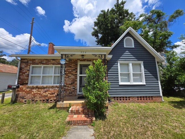 property at 924 SW 5th Ave