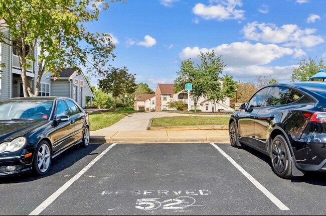 8707 Grasmere Ct, Unit 8707 in Fort Washington, MD - Foto de edificio - Building Photo