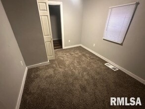 524 Caroline St in Pekin, IL - Building Photo - Building Photo