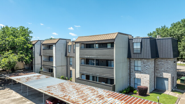 Riverstone Condominiums in Houston, TX - Foto de edificio - Building Photo