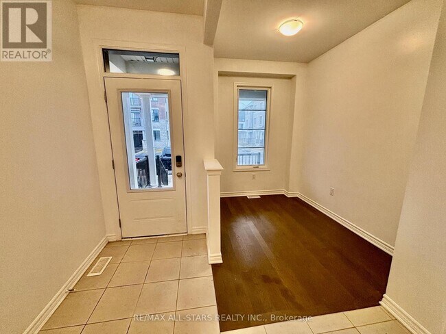 45 Ennerdale St in Barrie, ON - Building Photo - Building Photo