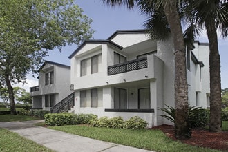 Legacy at Coconut Creek in Coconut Creek, FL - Foto de edificio - Building Photo