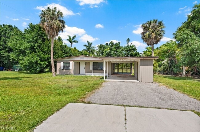 1221 Turner St in Ft. Myers, FL - Foto de edificio - Building Photo