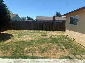 93 Coral Ln in Suisun City, CA - Building Photo - Building Photo