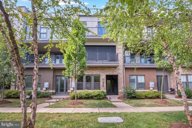property at 23088 Lavallette Square