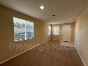 388 Crescent Moon Dr in Lathrop, CA - Building Photo - Building Photo